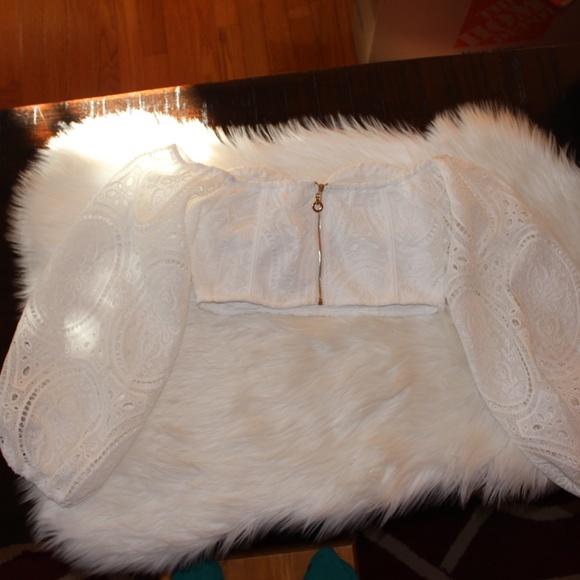 Muy Muy, White off the shoulder  Crochet lace crop top - Picture 8 of 12